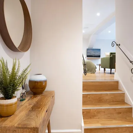 Spacious With Waterfall View By Letmestay * Ambleside