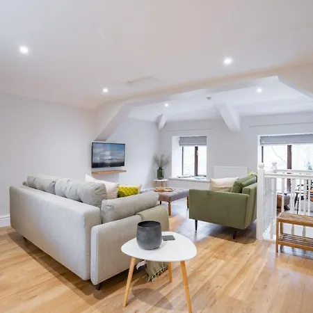 Spacious With Waterfall View By Letmestay * Эмблсайд