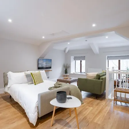 Spacious With Waterfall View By Letmestay * Эмблсайд