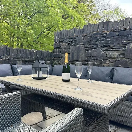 Spacious With Waterfall View By Letmestay * Эмблсайд