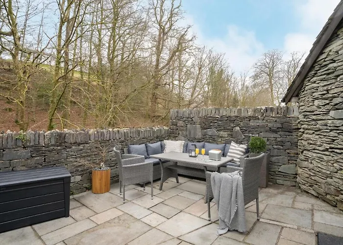 Spacious With Waterfall View By Letmestay