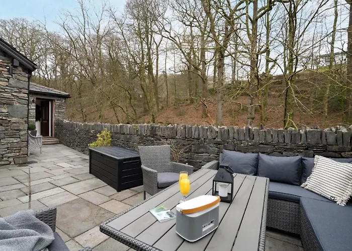 Spacious With Waterfall View By Letmestay * 安布尔塞德