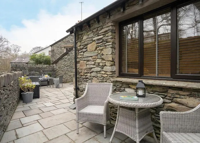 Spacious With Waterfall View By Letmestay * 安布尔塞德