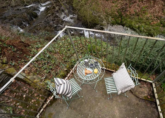 Spacious With Waterfall View By Letmestay 安布尔塞德