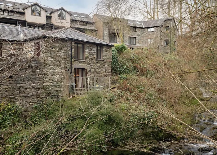 Spacious With Waterfall View By Letmestay 度假居 安布尔塞德