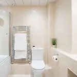 Spacious With Waterfall View By Letmestay * Ambleside
