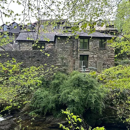 Holiday home Spacious With Waterfall View By Letmestay